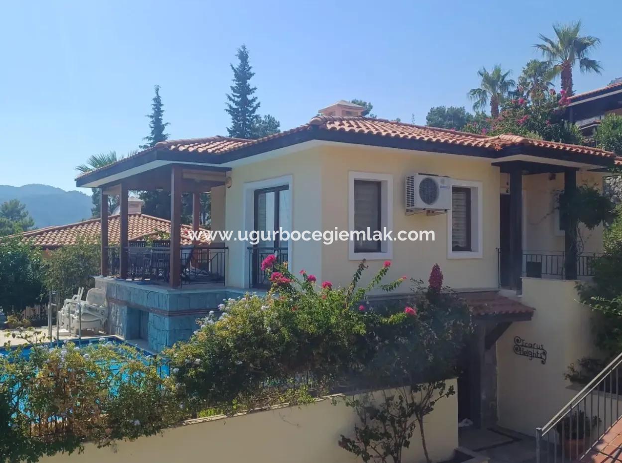 Göcek'te Site İçerisin De 4+1 Satılık Villa