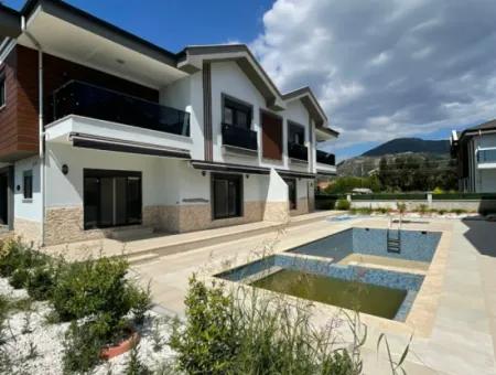Dalaman Karaçalı'da Satılık Lüks Villa