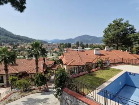 Göcek'te Site İçerisin De 4+1 Satılık Villa